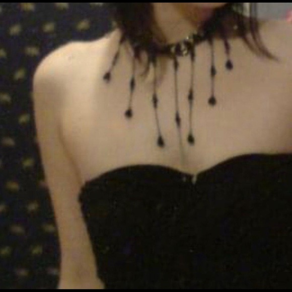 Black Beaded Drop Necklace - Picture 4 of 4